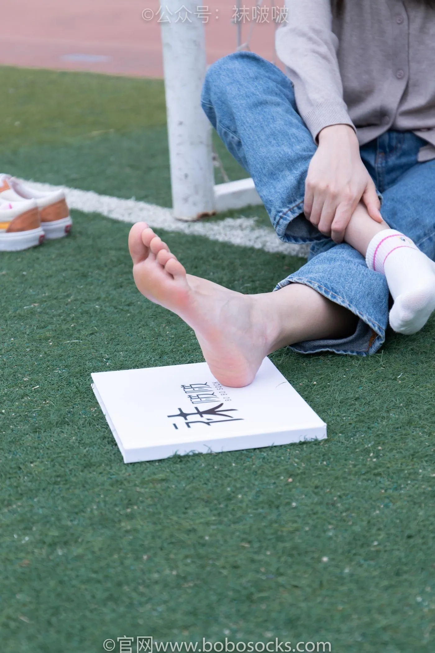 [BoBoSocks袜啵啵]NO.004 泡芙-vans帆布鞋、白棉袜、裸足 [127P]插图3
